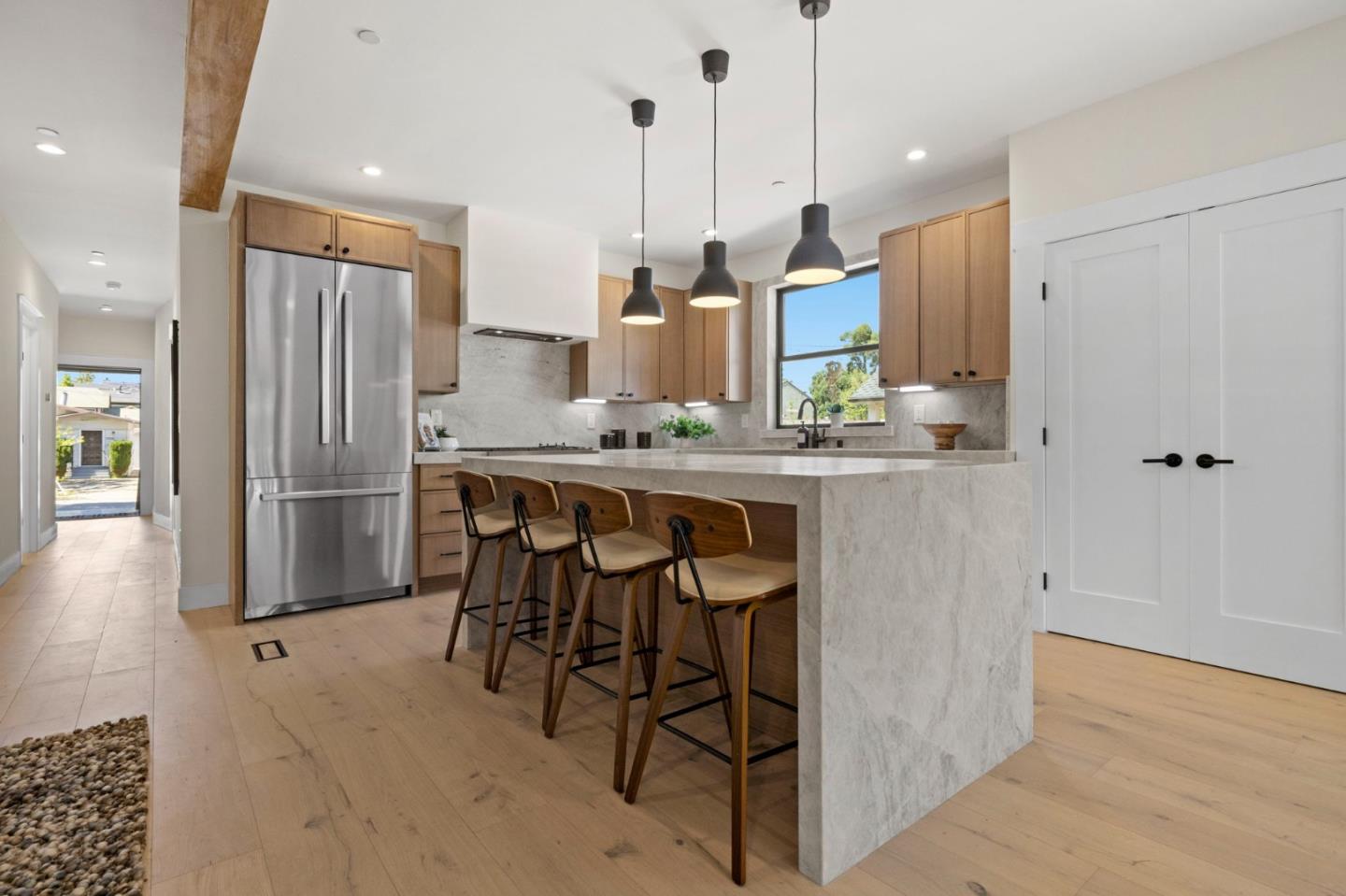 Detail Gallery Image 16 of 60 For 1117 Palm Dr, Burlingame,  CA 94010 - 4 Beds | 3 Baths