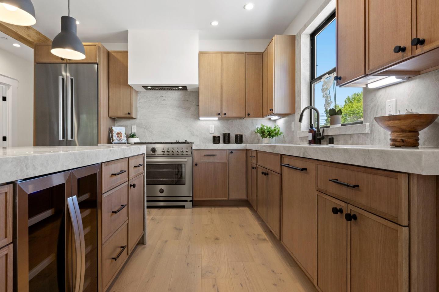 Detail Gallery Image 17 of 60 For 1117 Palm Dr, Burlingame,  CA 94010 - 4 Beds | 3 Baths