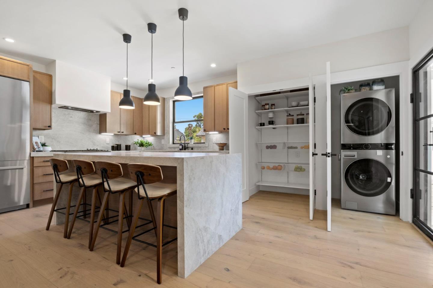 Detail Gallery Image 18 of 60 For 1117 Palm Dr, Burlingame,  CA 94010 - 4 Beds | 3 Baths