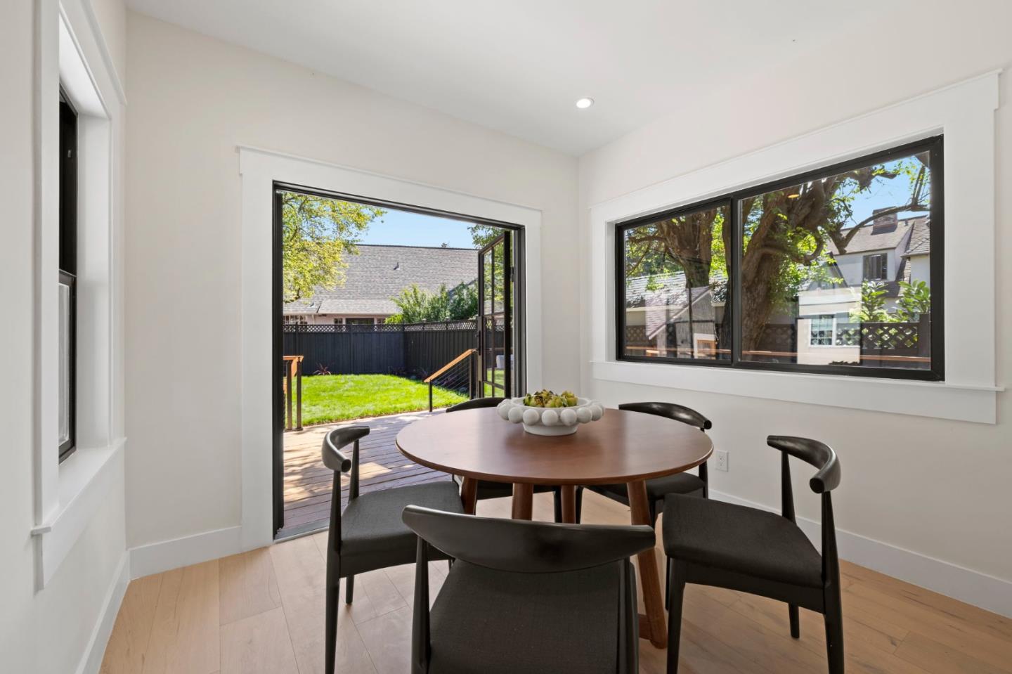 Detail Gallery Image 19 of 60 For 1117 Palm Dr, Burlingame,  CA 94010 - 4 Beds | 3 Baths