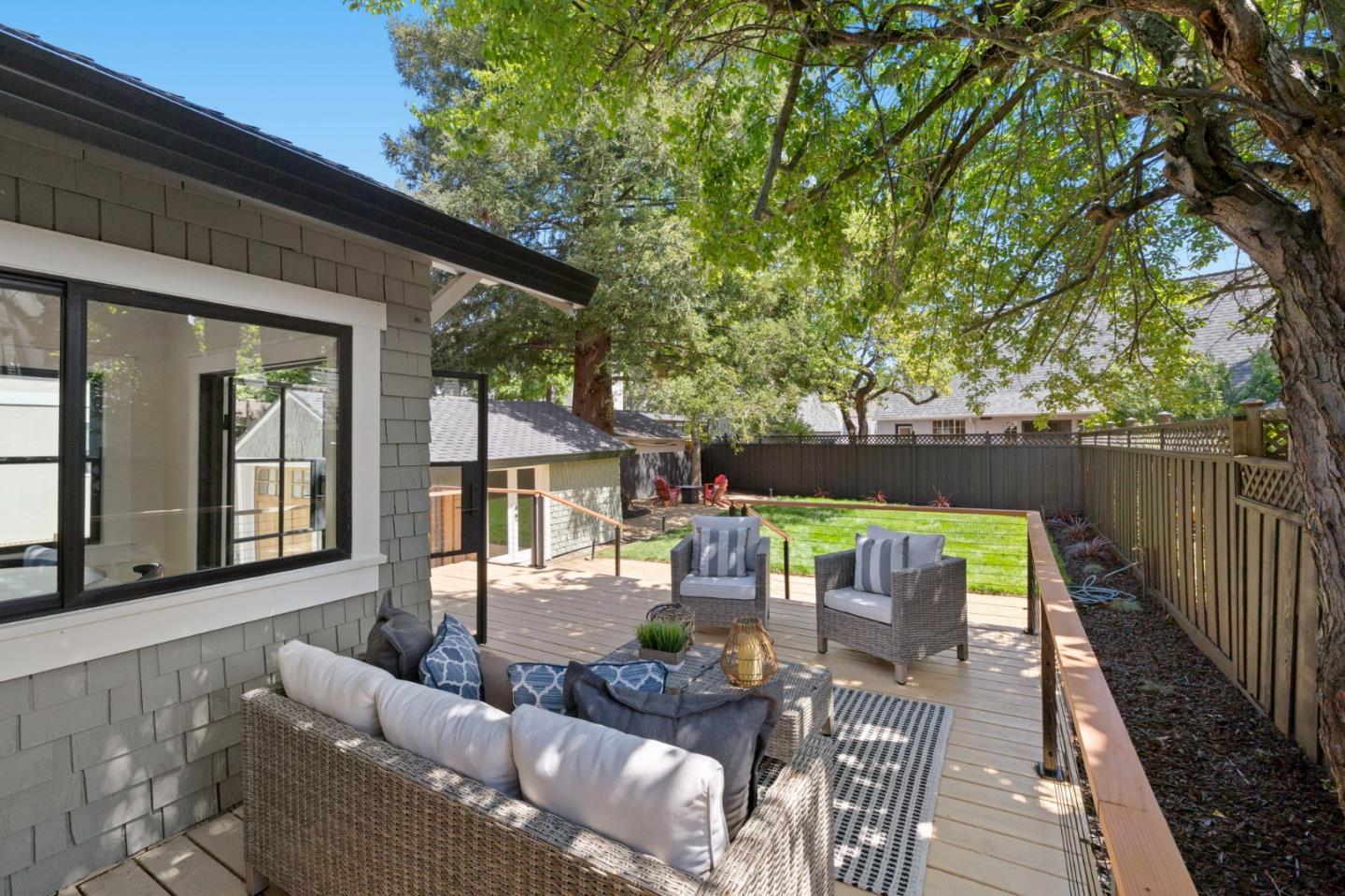 Detail Gallery Image 23 of 60 For 1117 Palm Dr, Burlingame,  CA 94010 - 4 Beds | 3 Baths