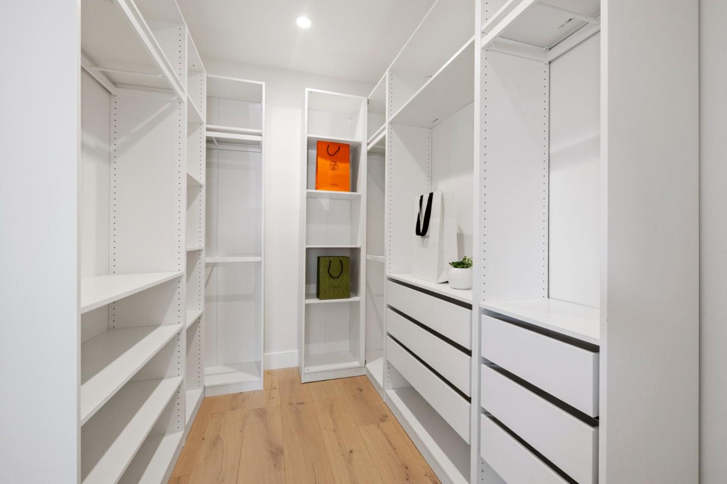 Detail Gallery Image 30 of 60 For 1117 Palm Dr, Burlingame,  CA 94010 - 4 Beds | 3 Baths