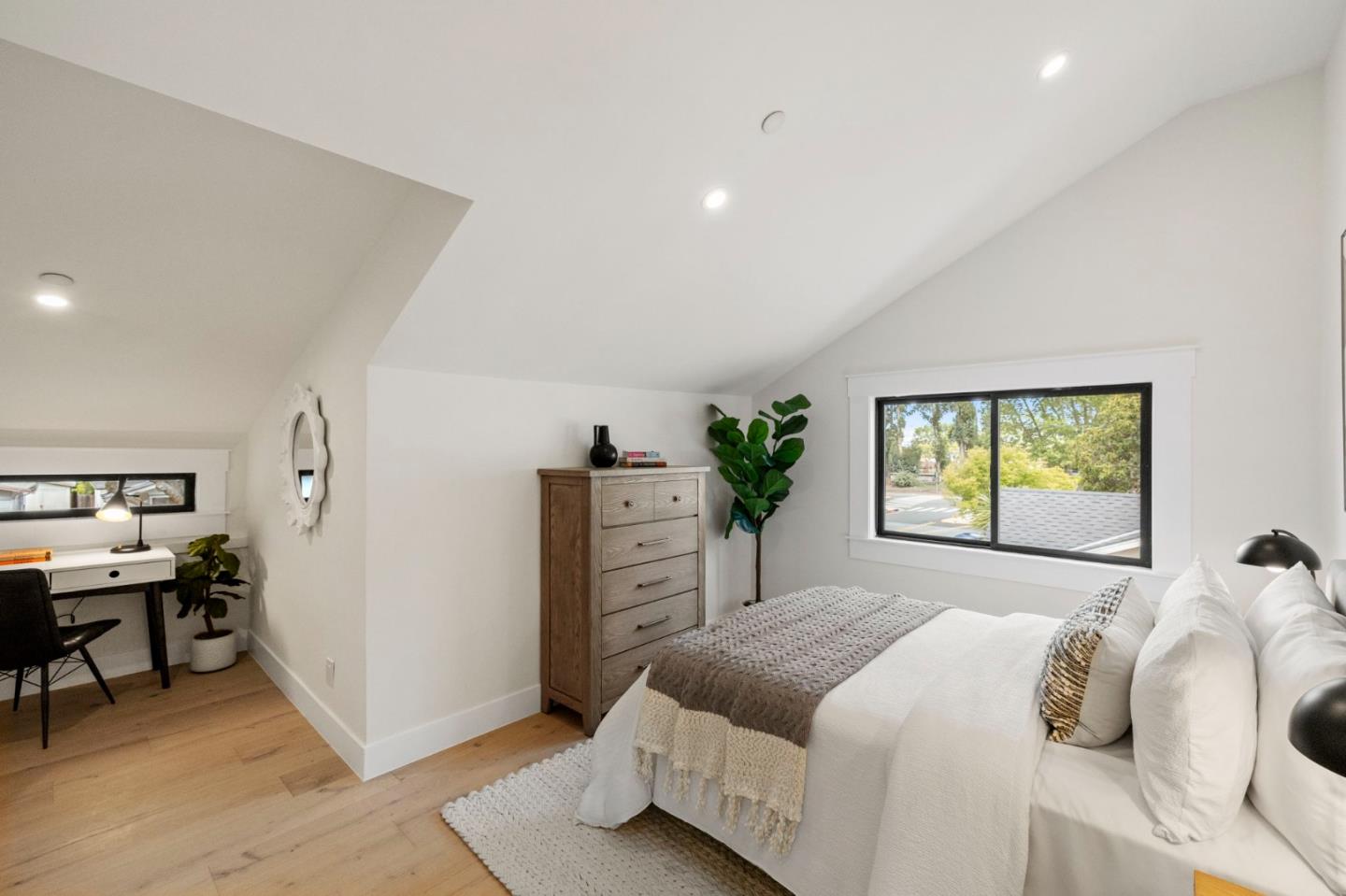 Detail Gallery Image 39 of 60 For 1117 Palm Dr, Burlingame,  CA 94010 - 4 Beds | 3 Baths