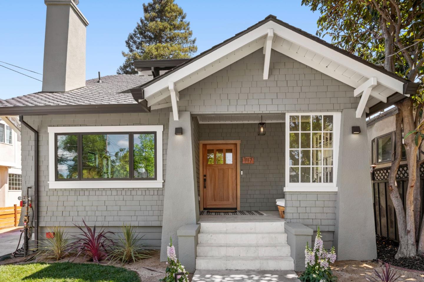 Detail Gallery Image 4 of 60 For 1117 Palm Dr, Burlingame,  CA 94010 - 4 Beds | 3 Baths