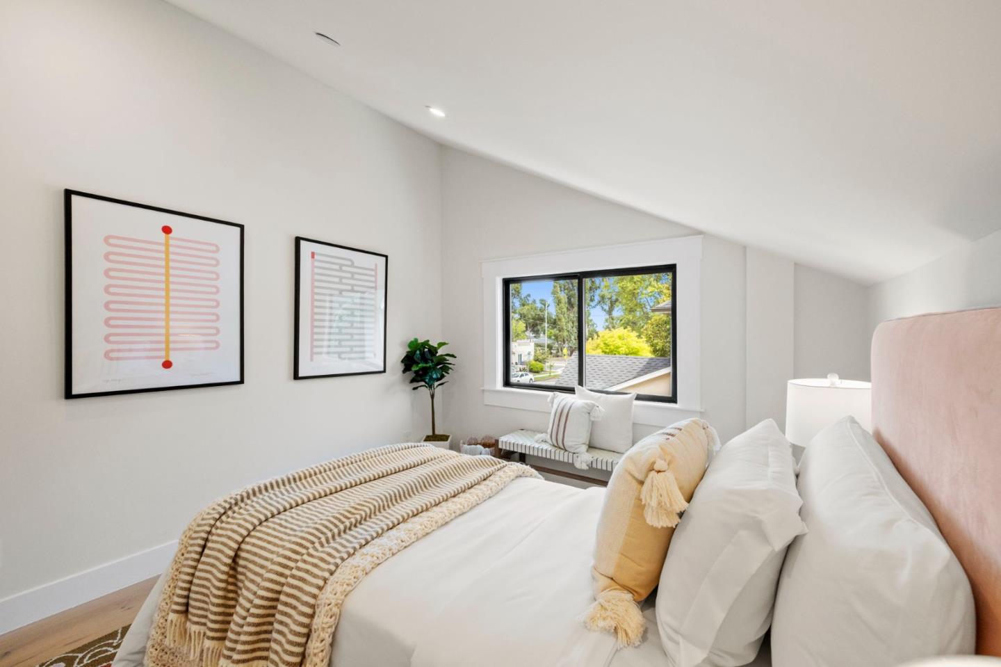 Detail Gallery Image 43 of 60 For 1117 Palm Dr, Burlingame,  CA 94010 - 4 Beds | 3 Baths