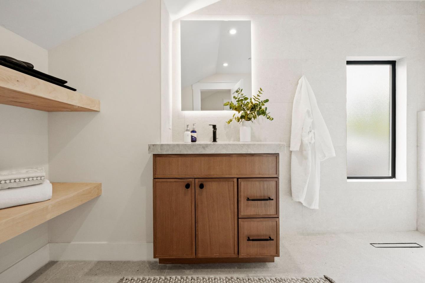 Detail Gallery Image 45 of 60 For 1117 Palm Dr, Burlingame,  CA 94010 - 4 Beds | 3 Baths