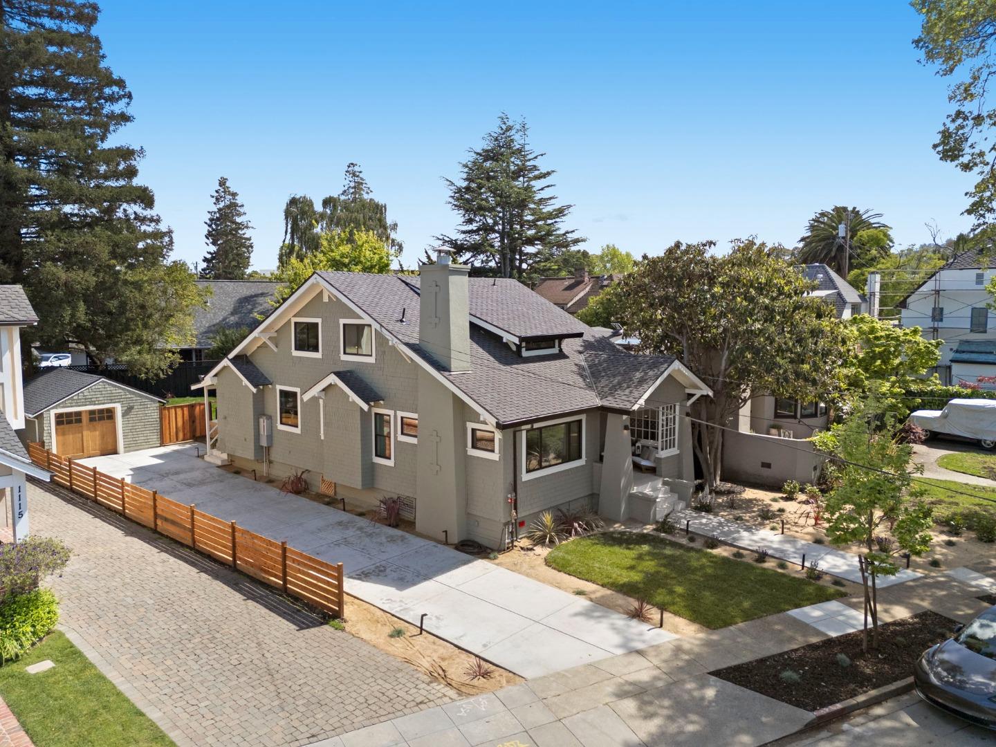 Detail Gallery Image 5 of 60 For 1117 Palm Dr, Burlingame,  CA 94010 - 4 Beds | 3 Baths