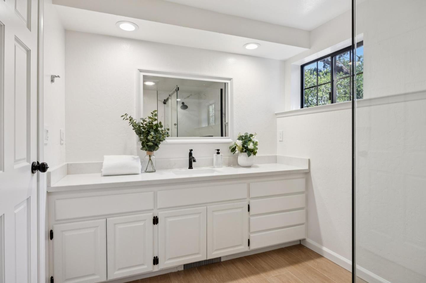 Detail Gallery Image 14 of 31 For 164 Springdale Way, Redwood City,  CA 94062 - 4 Beds | 4 Baths