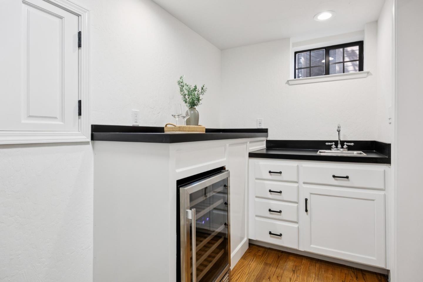 Detail Gallery Image 16 of 31 For 164 Springdale Way, Redwood City,  CA 94062 - 4 Beds | 4 Baths