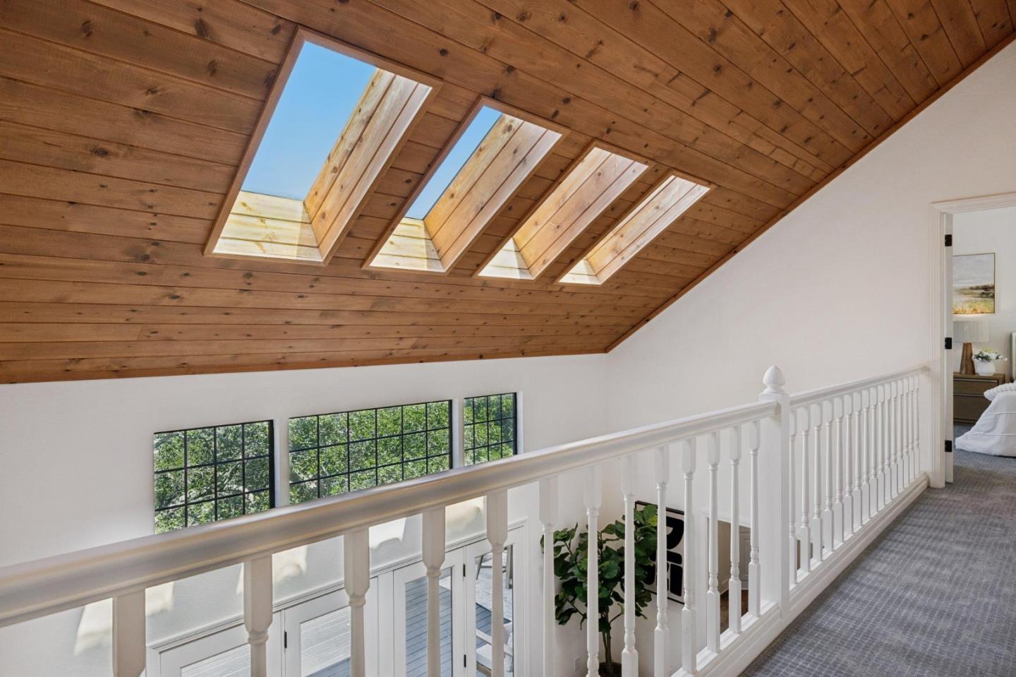 Detail Gallery Image 17 of 31 For 164 Springdale Way, Redwood City,  CA 94062 - 4 Beds | 4 Baths