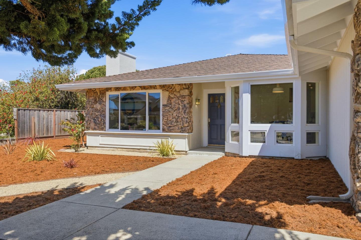 Detail Gallery Image 3 of 83 For 150 Tiller Ct, Half Moon Bay,  CA 94019 - 3 Beds | 2 Baths