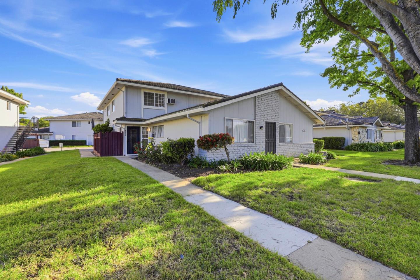 Detail Gallery Image 3 of 26 For 812 Blossom Hill Rd #2,  San Jose,  CA 95123 - 2 Beds | 1 Baths