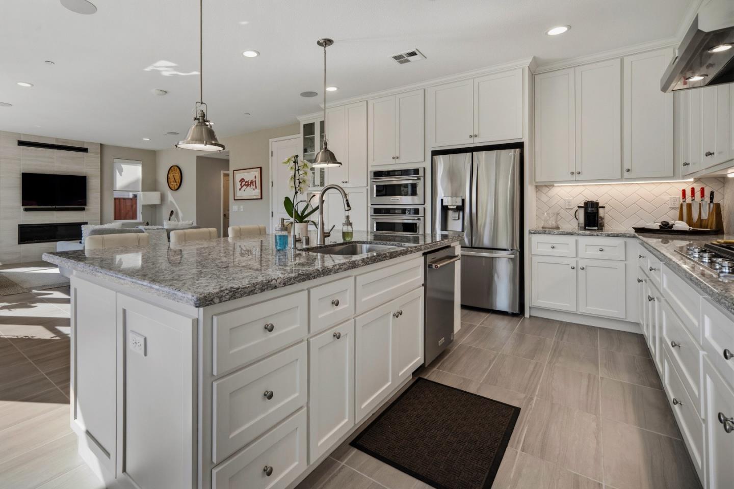 Detail Gallery Image 11 of 44 For 266 Sandy Gulch Dr, Marina,  CA 93933 - 3 Beds | 2/1 Baths