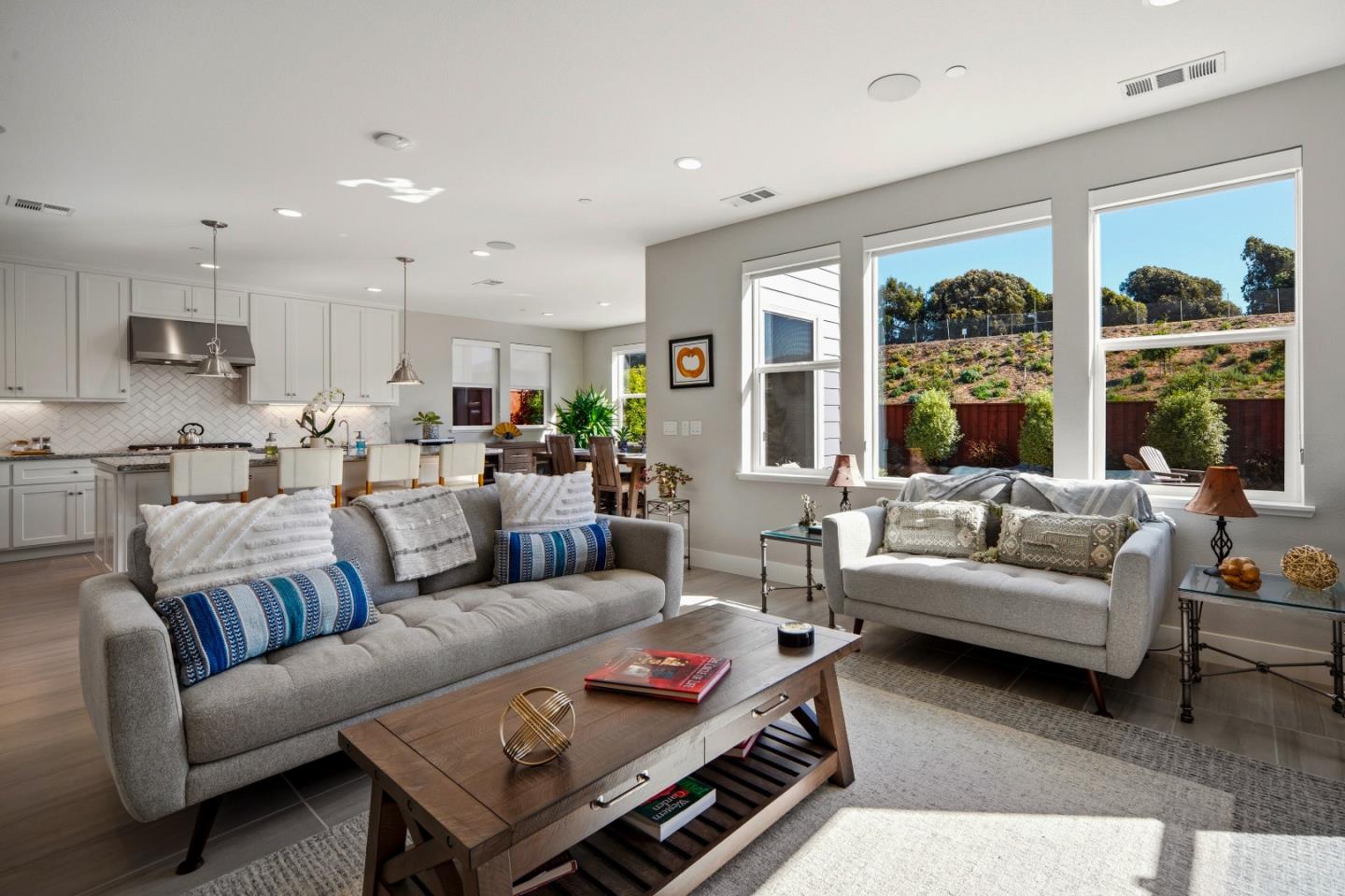 Detail Gallery Image 5 of 44 For 266 Sandy Gulch Dr, Marina,  CA 93933 - 3 Beds | 2/1 Baths