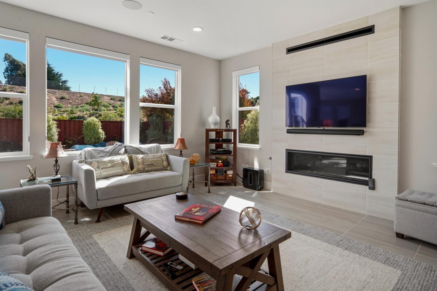 Detail Gallery Image 6 of 44 For 266 Sandy Gulch Dr, Marina,  CA 93933 - 3 Beds | 2/1 Baths