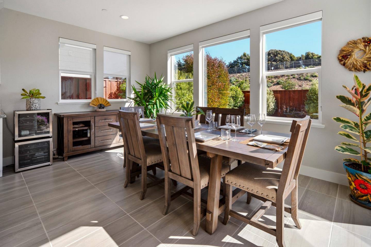 Detail Gallery Image 9 of 44 For 266 Sandy Gulch Dr, Marina,  CA 93933 - 3 Beds | 2/1 Baths