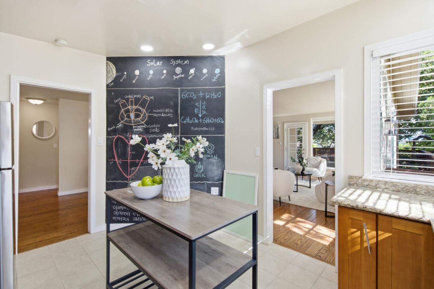 Detail Gallery Image 11 of 44 For 1912 Oak Knoll Dr, Belmont,  CA 94002 - 3 Beds | 2 Baths