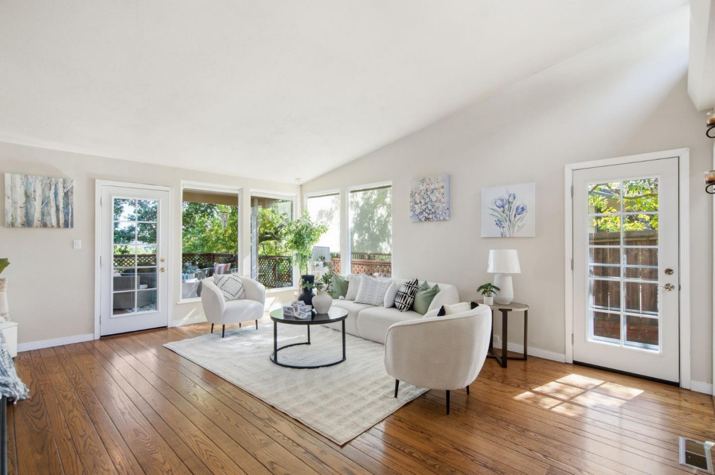 Detail Gallery Image 16 of 44 For 1912 Oak Knoll Dr, Belmont,  CA 94002 - 3 Beds | 2 Baths