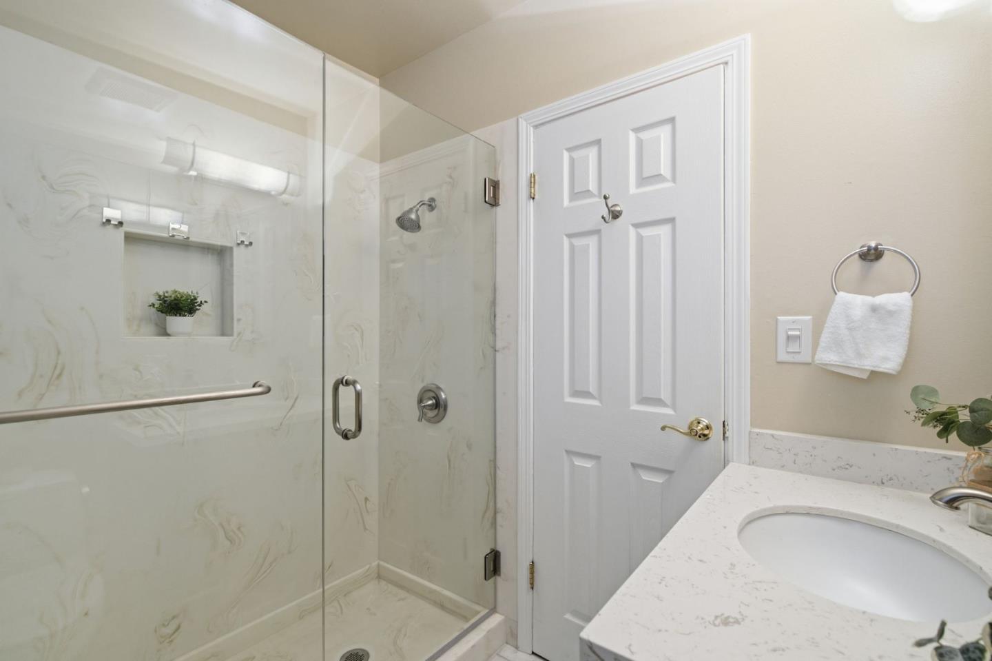 Detail Gallery Image 20 of 44 For 1912 Oak Knoll Dr, Belmont,  CA 94002 - 3 Beds | 2 Baths