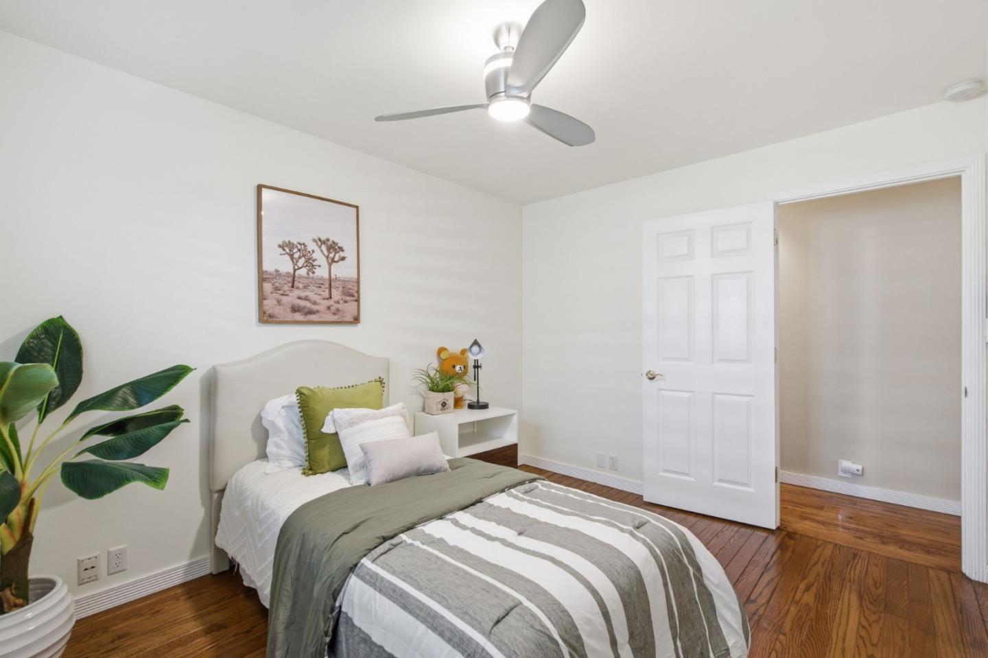 Detail Gallery Image 26 of 44 For 1912 Oak Knoll Dr, Belmont,  CA 94002 - 3 Beds | 2 Baths