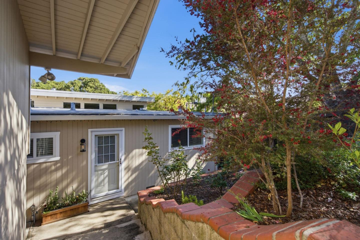 Detail Gallery Image 3 of 44 For 1912 Oak Knoll Dr, Belmont,  CA 94002 - 3 Beds | 2 Baths