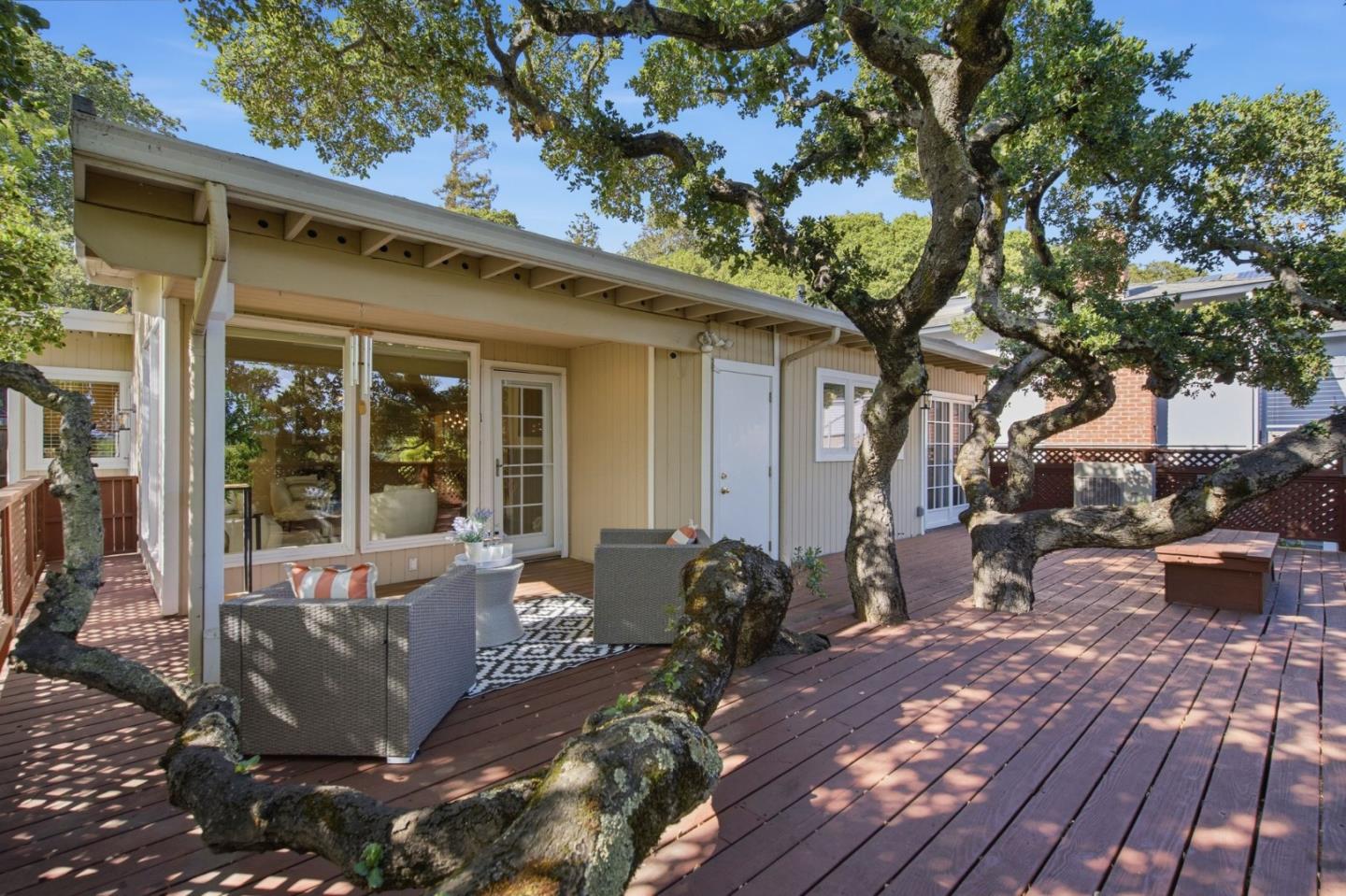 Detail Gallery Image 34 of 44 For 1912 Oak Knoll Dr, Belmont,  CA 94002 - 3 Beds | 2 Baths