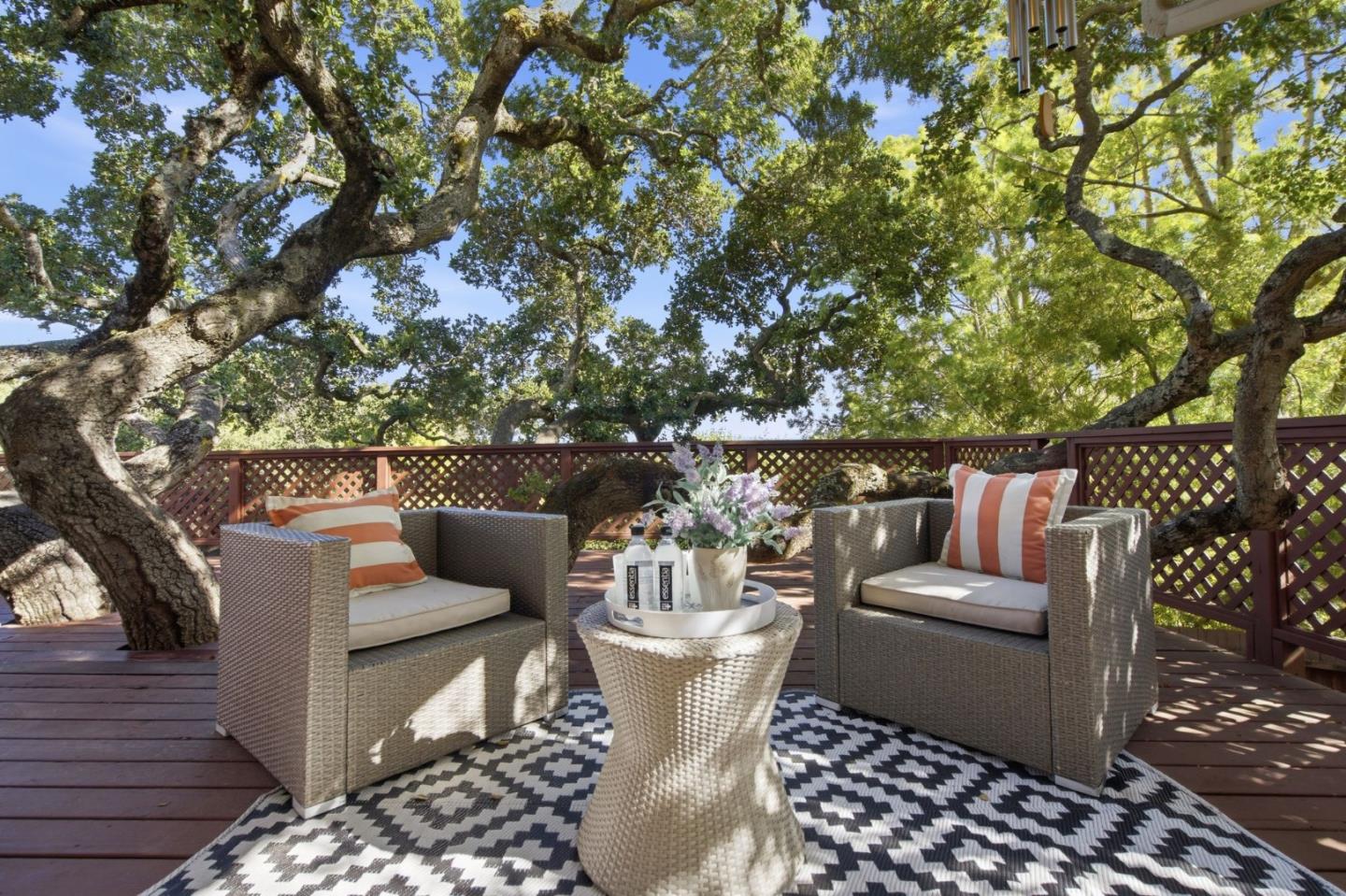 Detail Gallery Image 36 of 44 For 1912 Oak Knoll Dr, Belmont,  CA 94002 - 3 Beds | 2 Baths