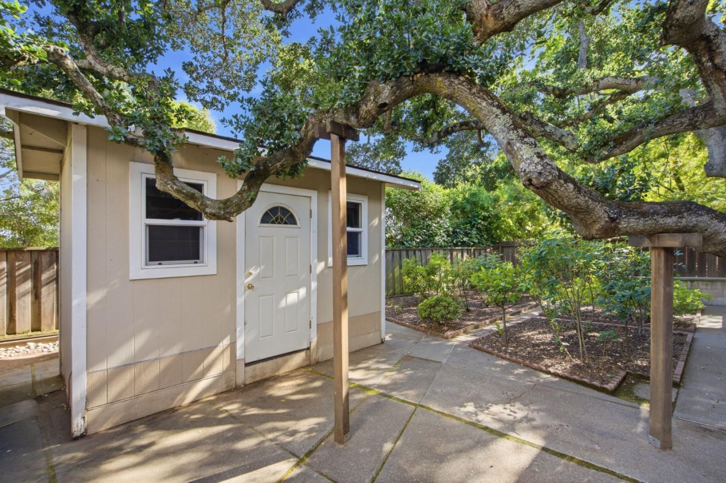 Detail Gallery Image 39 of 44 For 1912 Oak Knoll Dr, Belmont,  CA 94002 - 3 Beds | 2 Baths