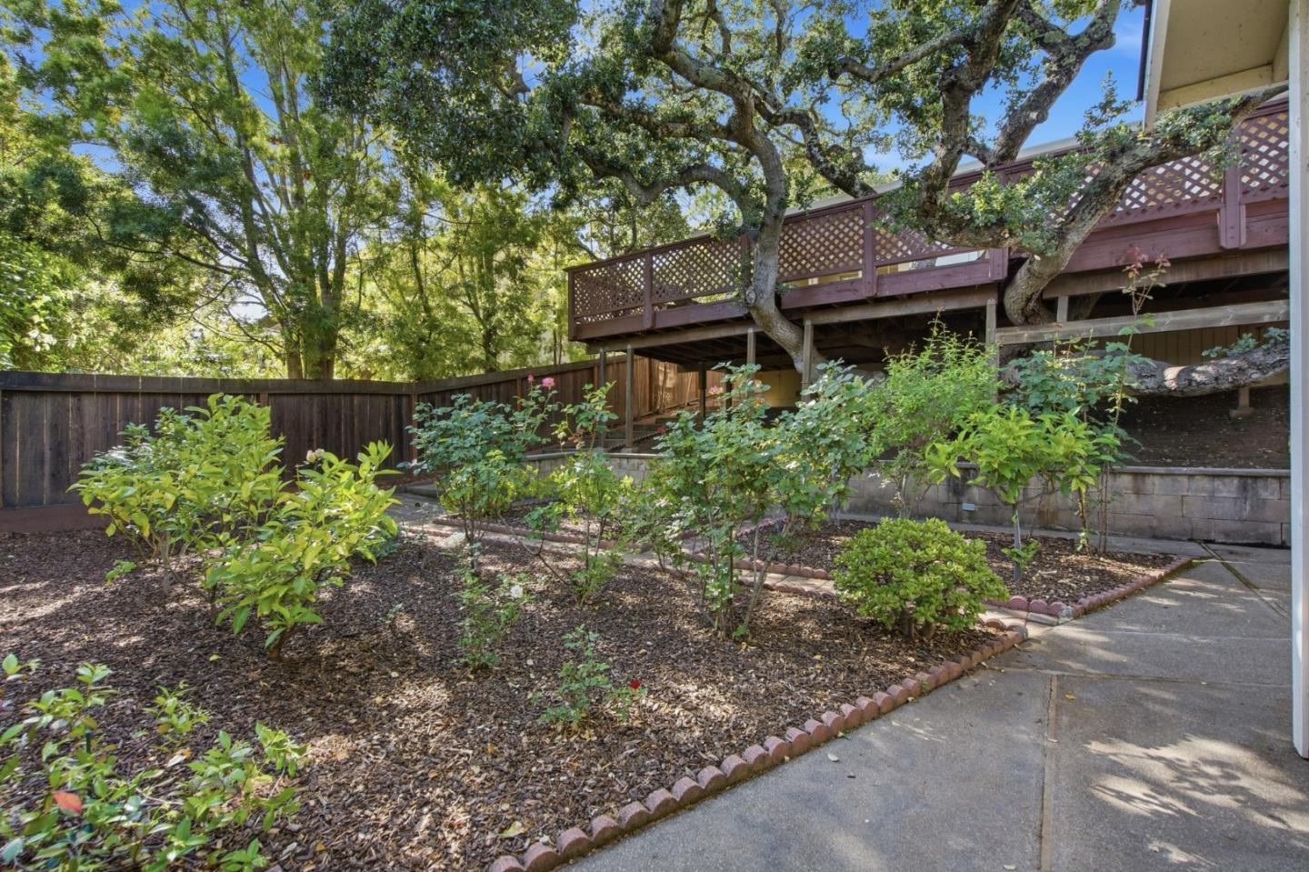 Detail Gallery Image 40 of 44 For 1912 Oak Knoll Dr, Belmont,  CA 94002 - 3 Beds | 2 Baths