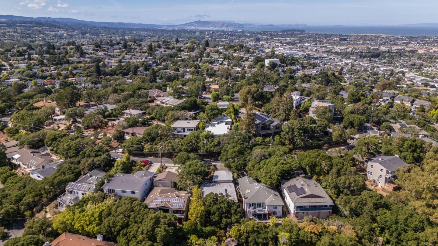 Detail Gallery Image 43 of 44 For 1912 Oak Knoll Dr, Belmont,  CA 94002 - 3 Beds | 2 Baths