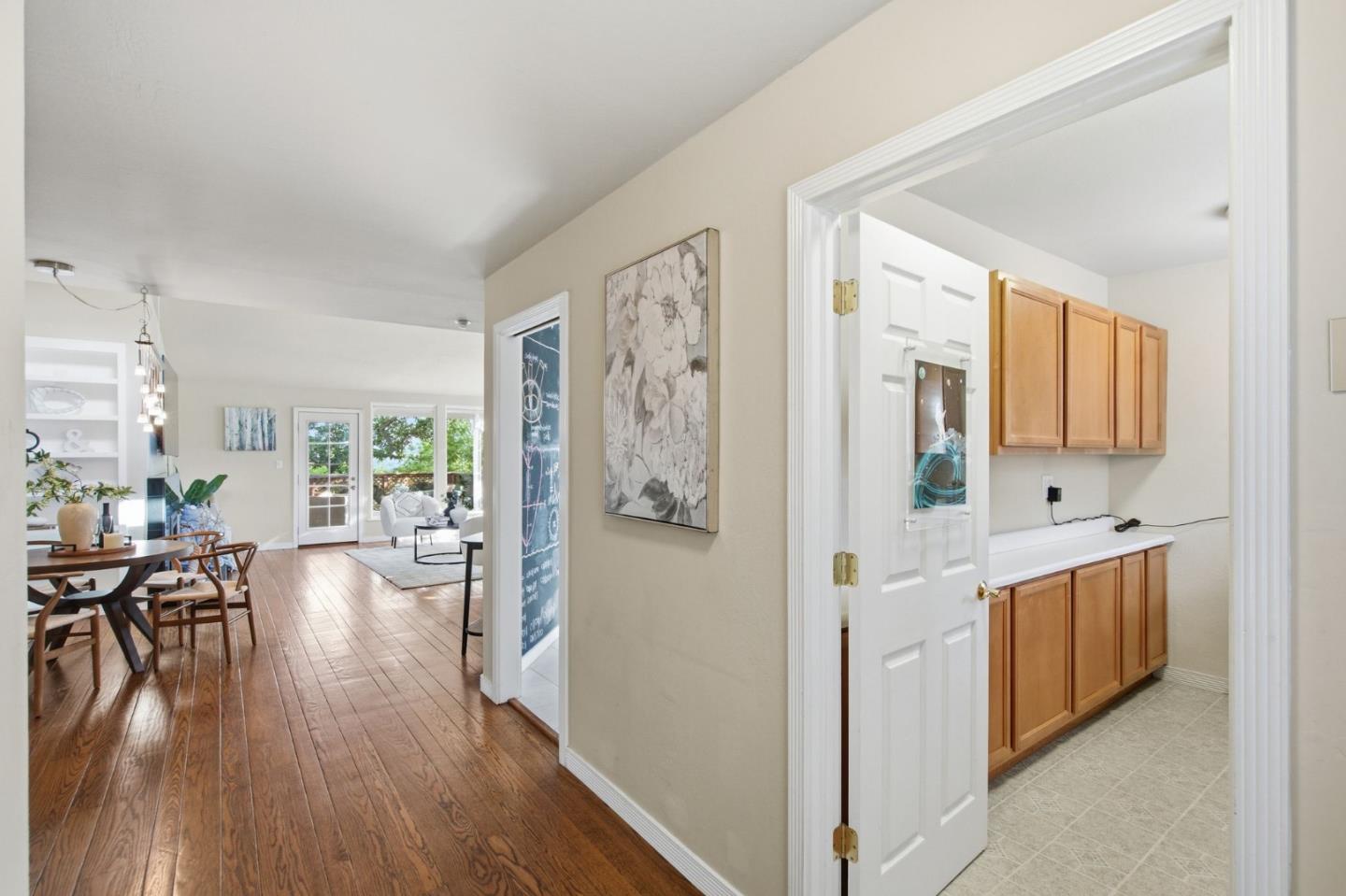 Detail Gallery Image 6 of 44 For 1912 Oak Knoll Dr, Belmont,  CA 94002 - 3 Beds | 2 Baths