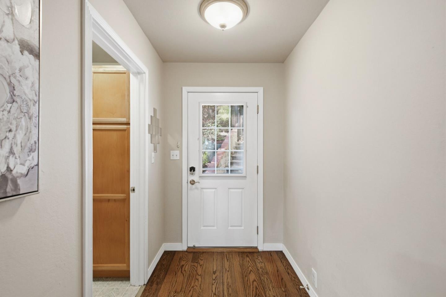 Detail Gallery Image 7 of 44 For 1912 Oak Knoll Dr, Belmont,  CA 94002 - 3 Beds | 2 Baths