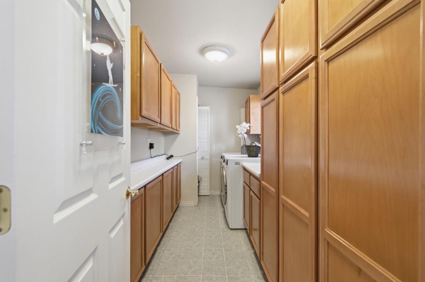 Detail Gallery Image 8 of 44 For 1912 Oak Knoll Dr, Belmont,  CA 94002 - 3 Beds | 2 Baths