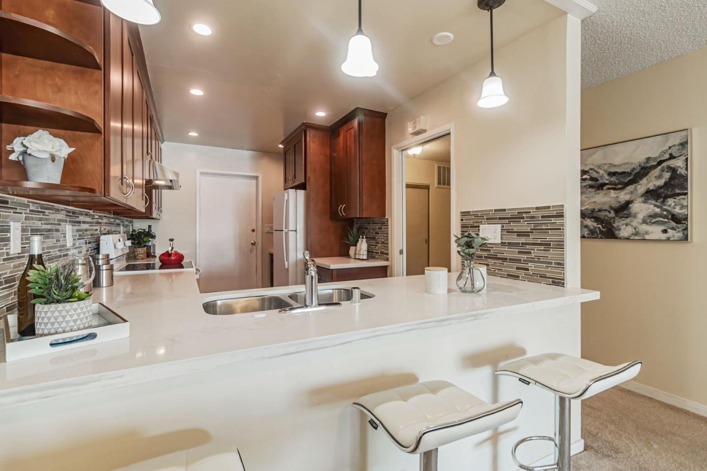 Detail Gallery Image 12 of 30 For 508 Fathom Dr, San Mateo,  CA 94404 - 1 Beds | 2 Baths