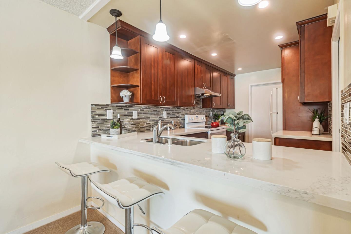 Detail Gallery Image 13 of 30 For 508 Fathom Dr, San Mateo,  CA 94404 - 1 Beds | 2 Baths