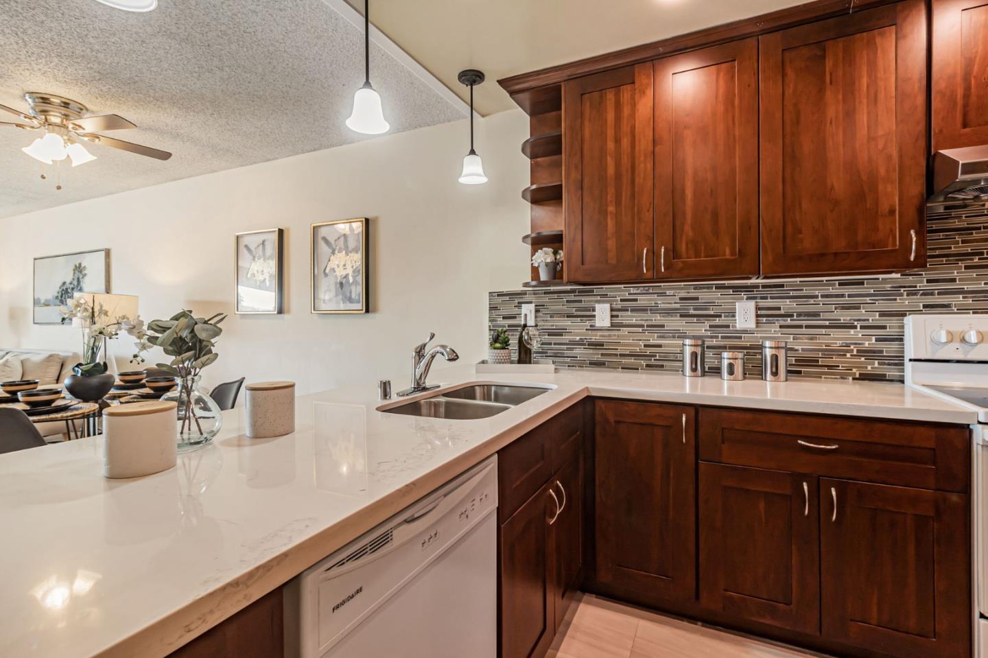 Detail Gallery Image 14 of 30 For 508 Fathom Dr, San Mateo,  CA 94404 - 1 Beds | 2 Baths