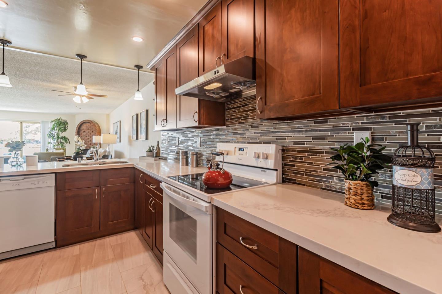 Detail Gallery Image 16 of 30 For 508 Fathom Dr, San Mateo,  CA 94404 - 1 Beds | 2 Baths