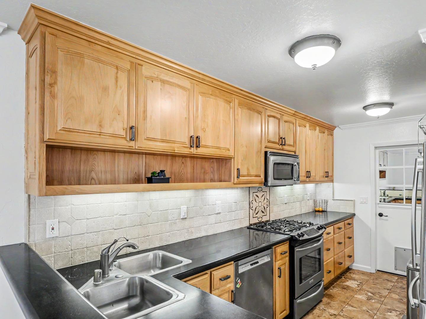 1310 Primavera ST 109, Salinas, CA 93901, Photo 4
