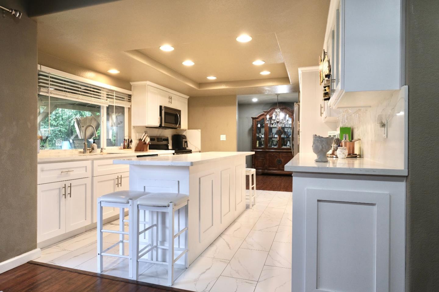 Detail Gallery Image 11 of 42 For 5076 Cineraria Ct, San Jose,  CA 95111 - 4 Beds | 2/1 Baths