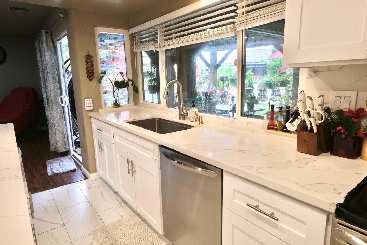 Detail Gallery Image 16 of 42 For 5076 Cineraria Ct, San Jose,  CA 95111 - 4 Beds | 2/1 Baths