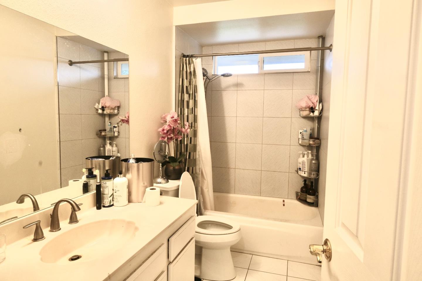 Detail Gallery Image 19 of 42 For 5076 Cineraria Ct, San Jose,  CA 95111 - 4 Beds | 2/1 Baths