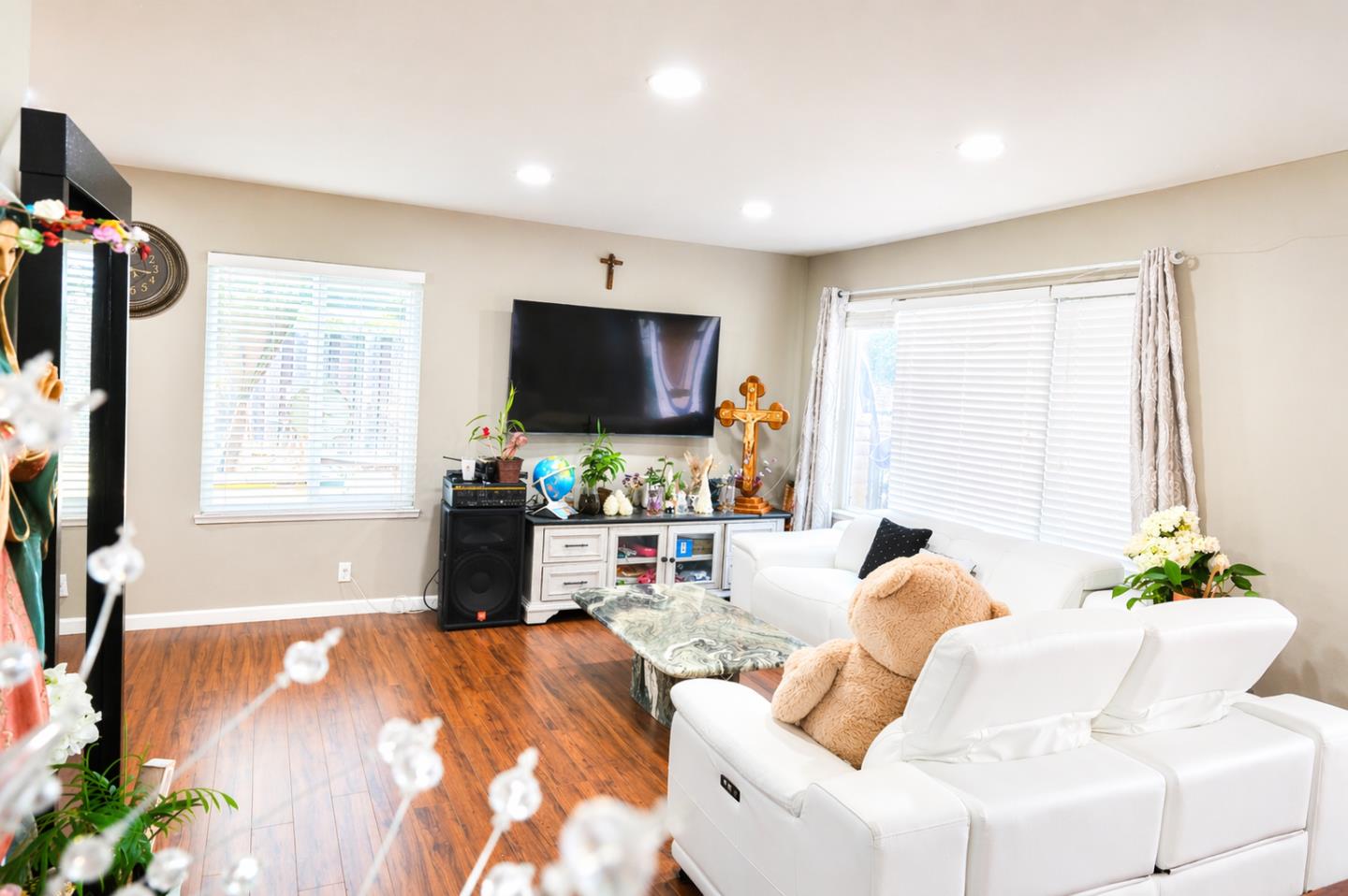 Detail Gallery Image 4 of 42 For 5076 Cineraria Ct, San Jose,  CA 95111 - 4 Beds | 2/1 Baths