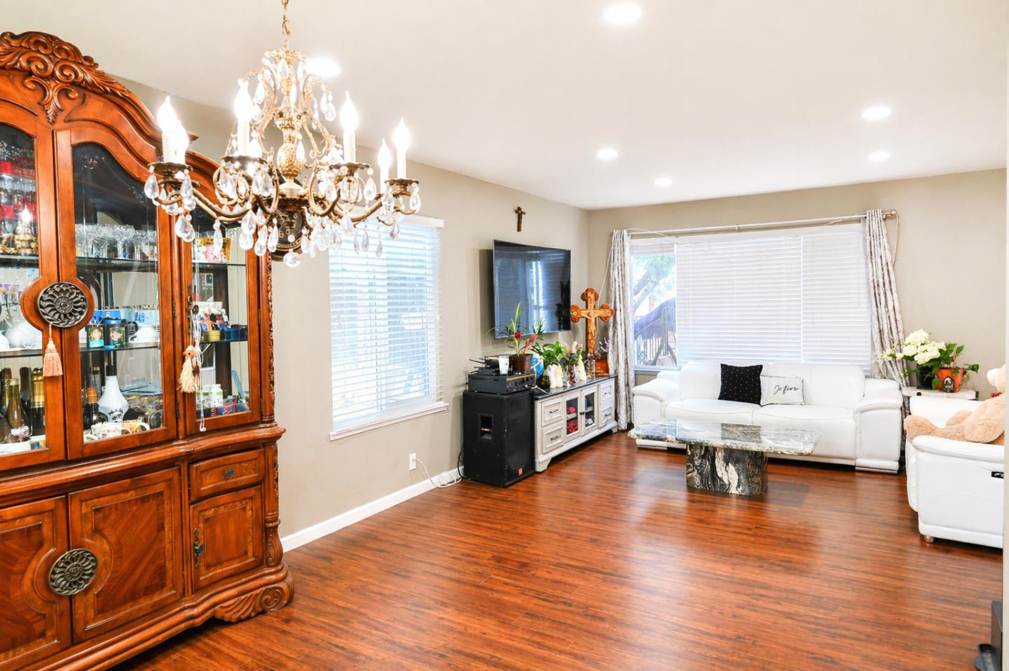 Detail Gallery Image 6 of 42 For 5076 Cineraria Ct, San Jose,  CA 95111 - 4 Beds | 2/1 Baths