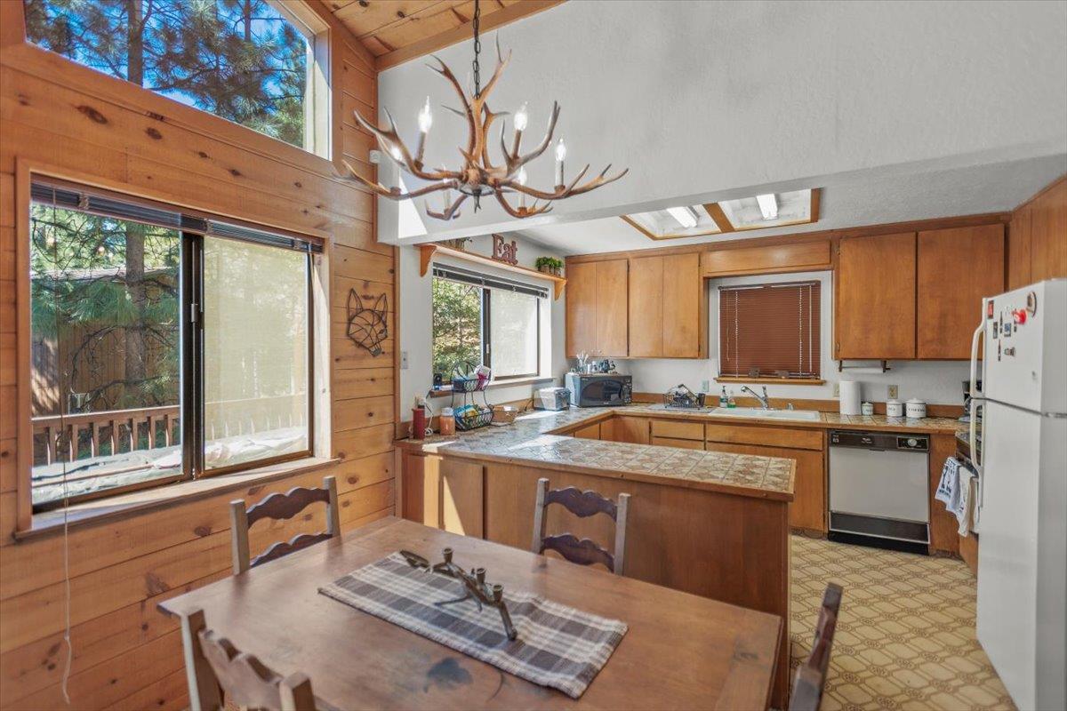 Detail Gallery Image 6 of 17 For 2518 Elizabeth Dr, Arnold,  CA 95223 - 3 Beds | 2 Baths