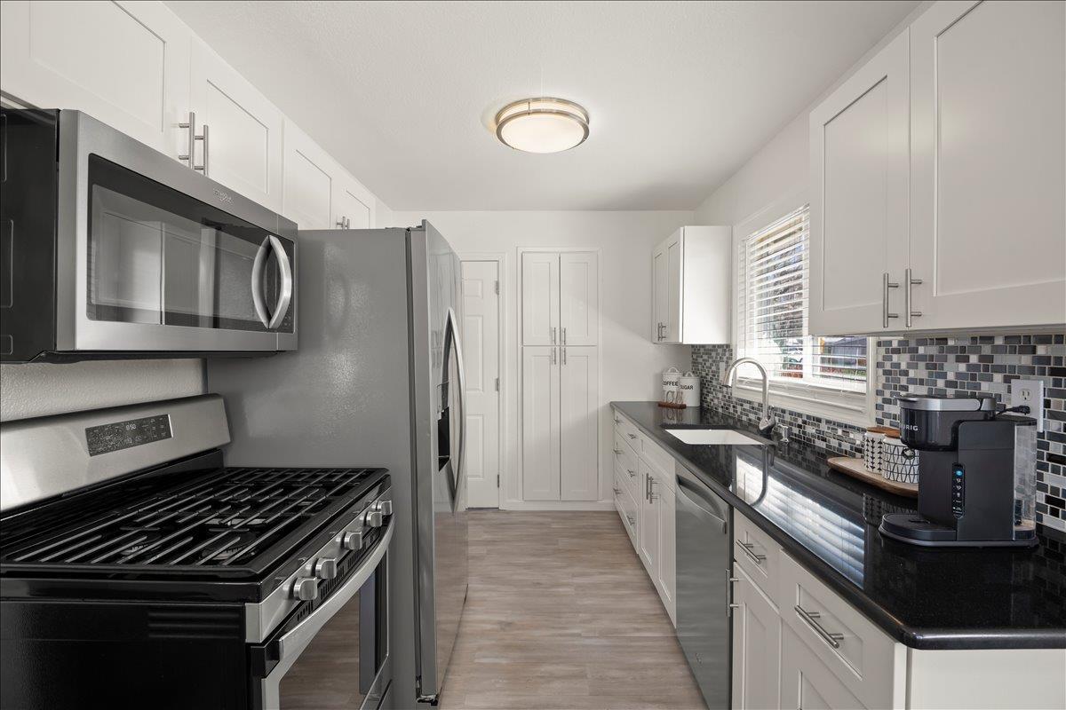 Detail Gallery Image 13 of 28 For 5159 Elester Dr, San Jose,  CA 95124 - 3 Beds | 2 Baths