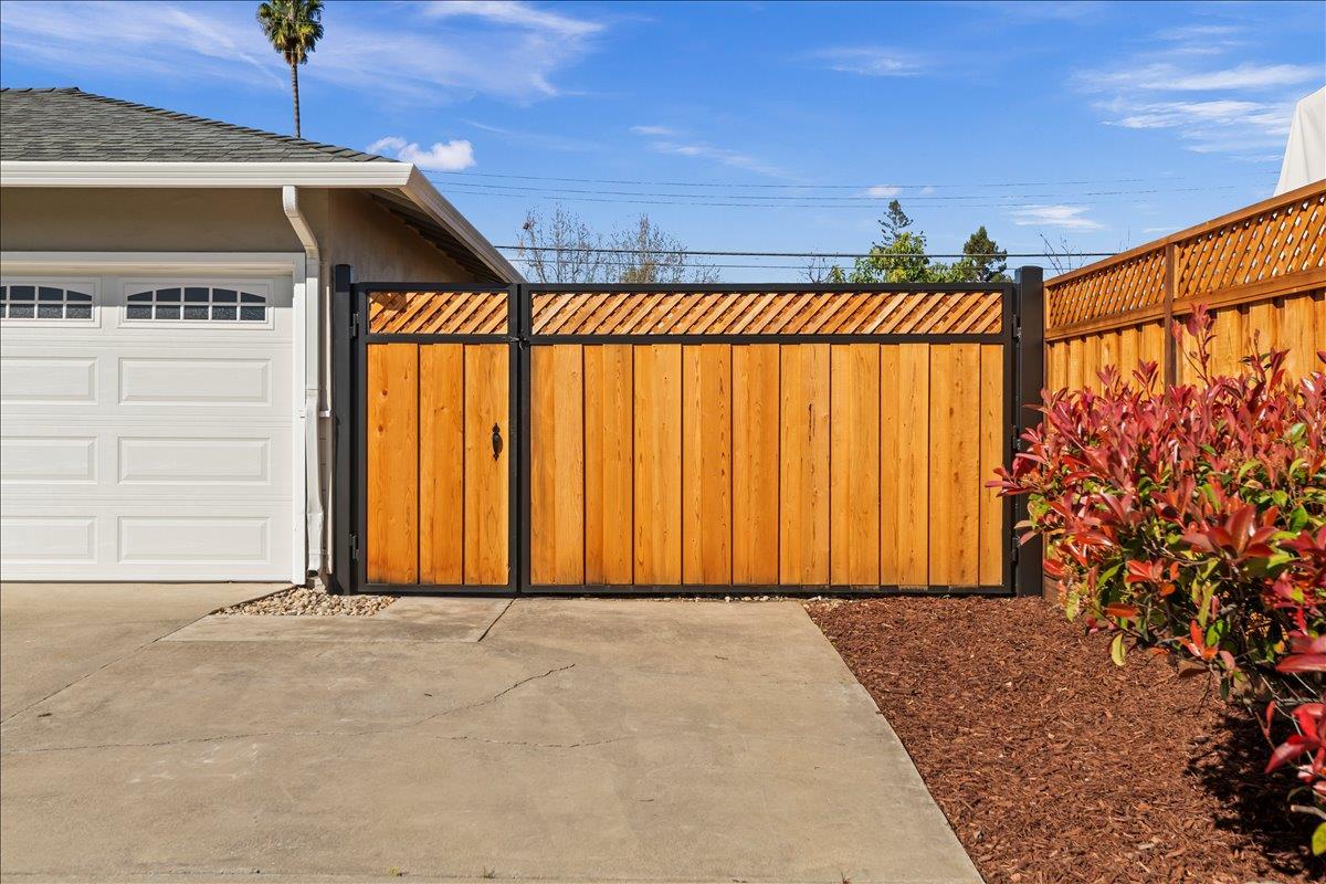 Detail Gallery Image 3 of 28 For 5159 Elester Dr, San Jose,  CA 95124 - 3 Beds | 2 Baths