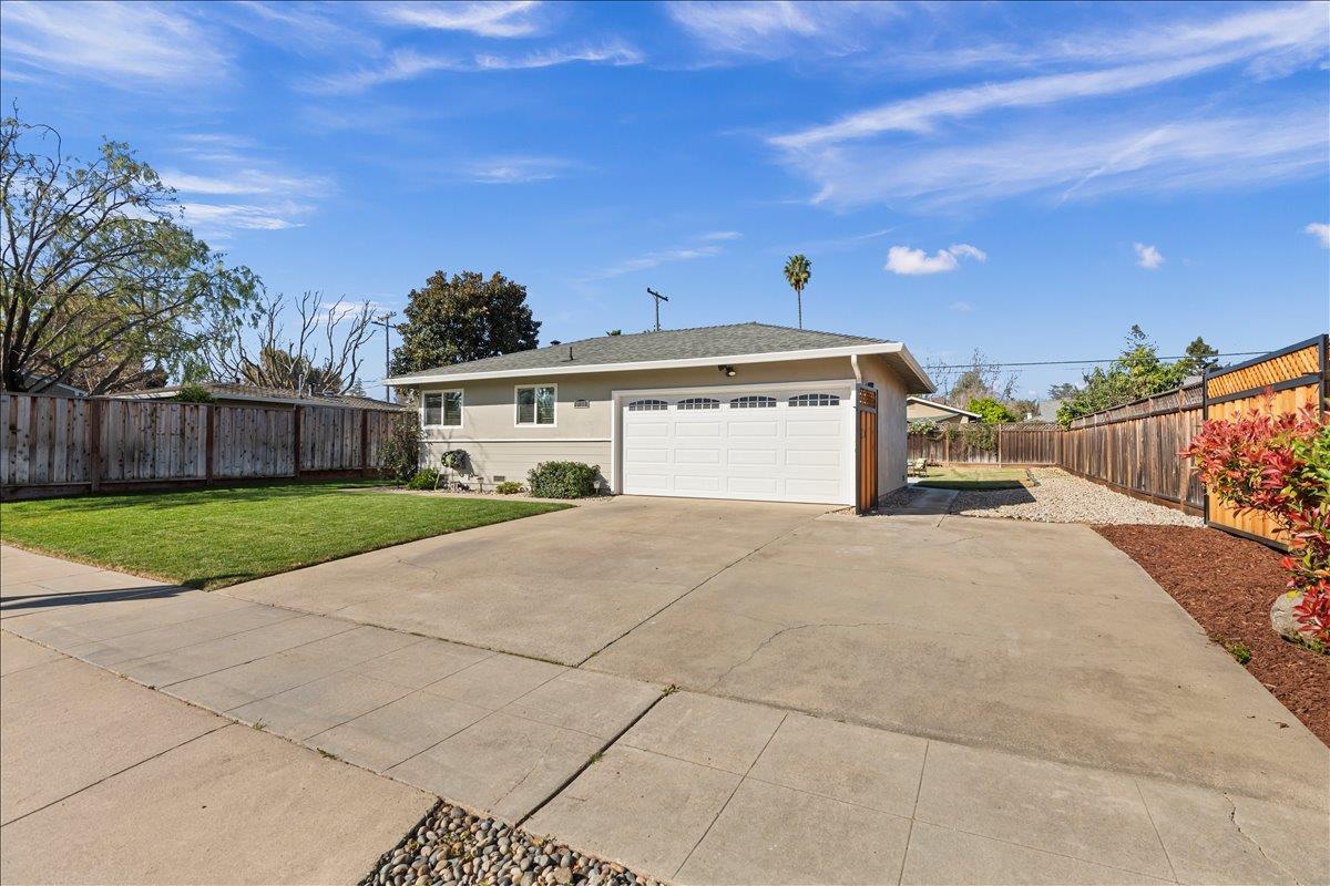 Detail Gallery Image 5 of 28 For 5159 Elester Dr, San Jose,  CA 95124 - 3 Beds | 2 Baths