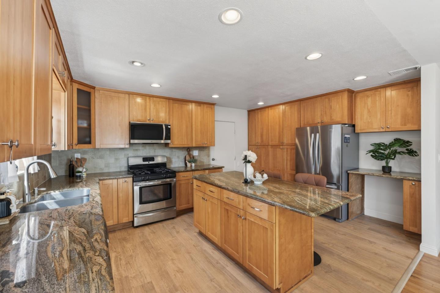 Detail Gallery Image 8 of 27 For 2155 Monterey Ave, Santa Clara,  CA 95051 - 3 Beds | 2 Baths