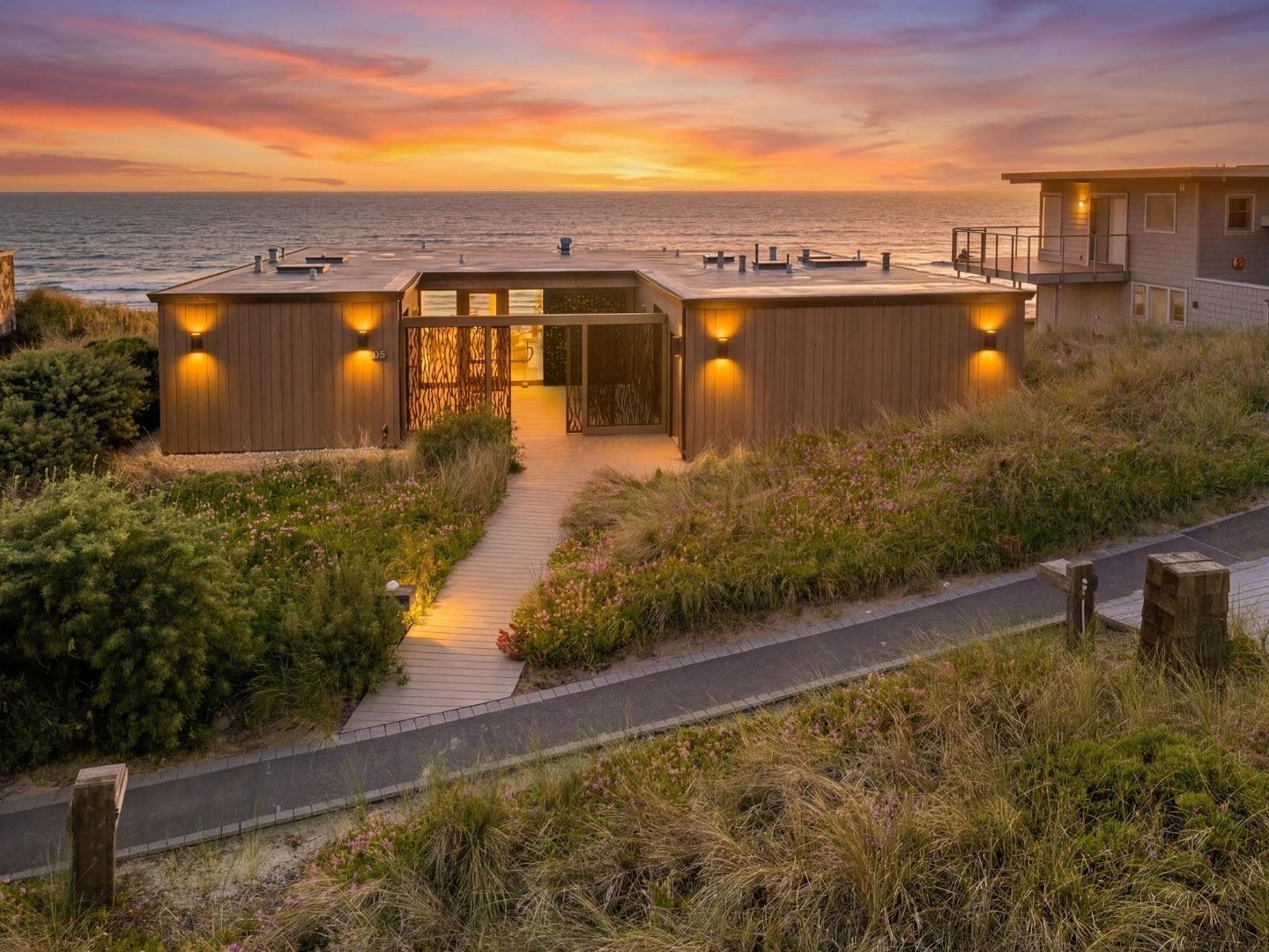 Detail Gallery Image 2 of 98 For 95 Cormorant Way, Watsonville,  CA 95076 - 3 Beds | 2 Baths