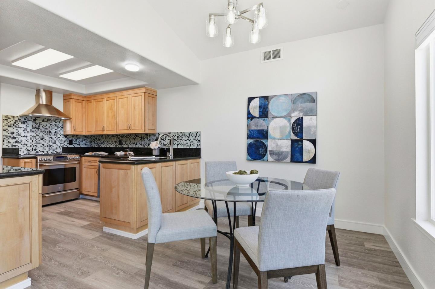 Detail Gallery Image 11 of 38 For 2372 Apsis Ct, San Jose,  CA 95124 - 3 Beds | 2 Baths